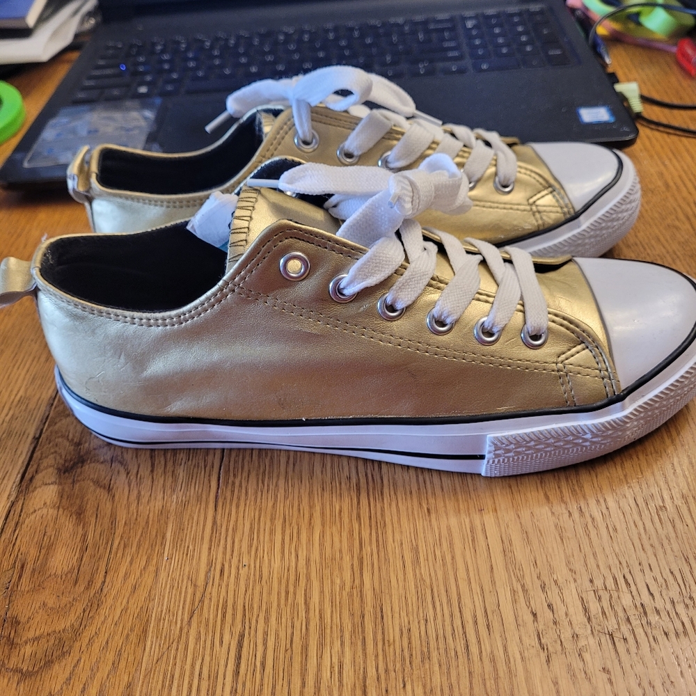 Ladies Sneakers - Picture 2 of 8